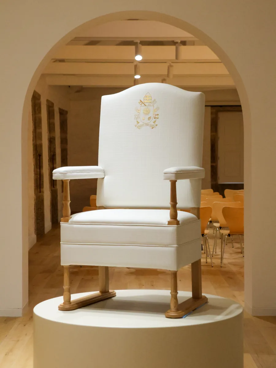 Cadeira para Papa Francisco (2023) | Fenabel